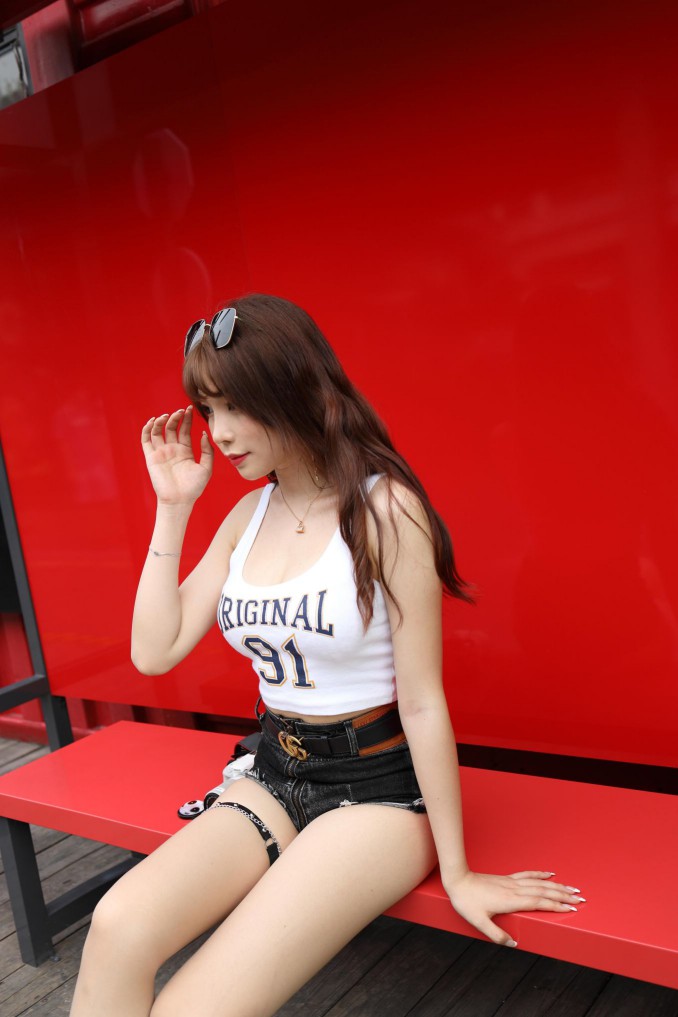 户外单反相机牛仔热裤女孩图片资源 户外单反相机牛仔热裤女孩图片资源