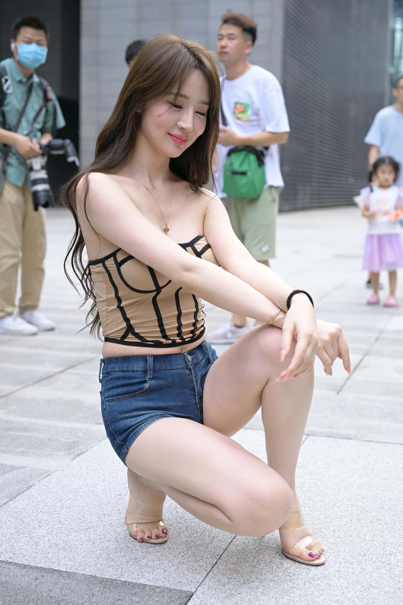 牛仔短裤温柔姑娘图片3 牛仔短裤温柔姑娘图片3