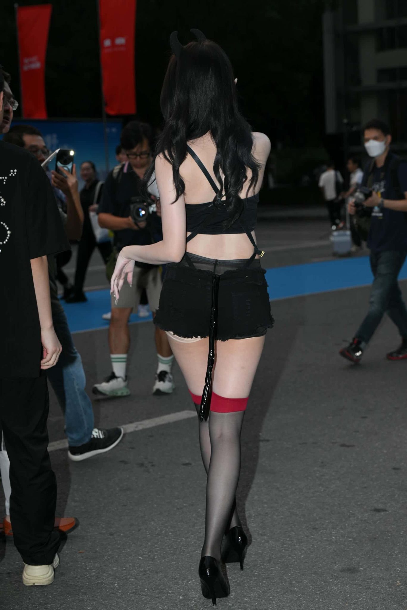 魅惑黑色短裤图片