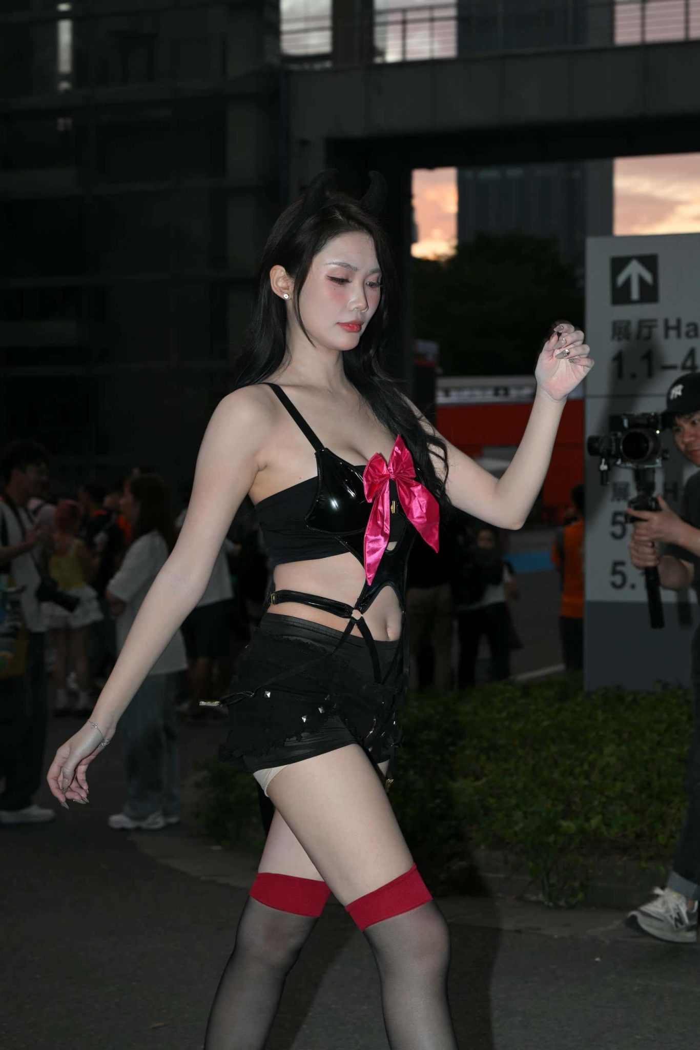 魅惑黑色短裤图片